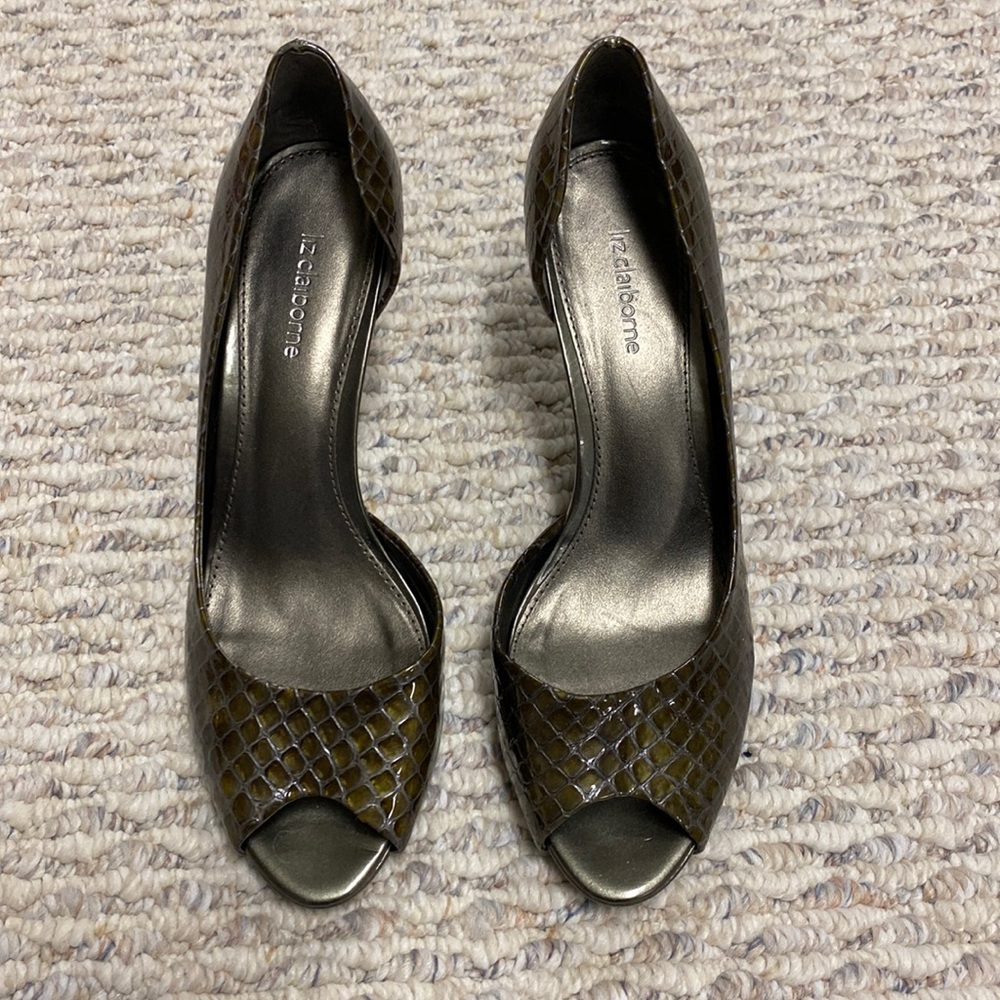 New Liz Claiborne snake skin heels